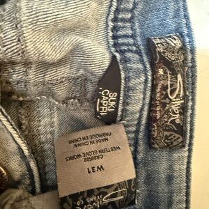 Silver Jeans Suki Capri in Light Blue Denim